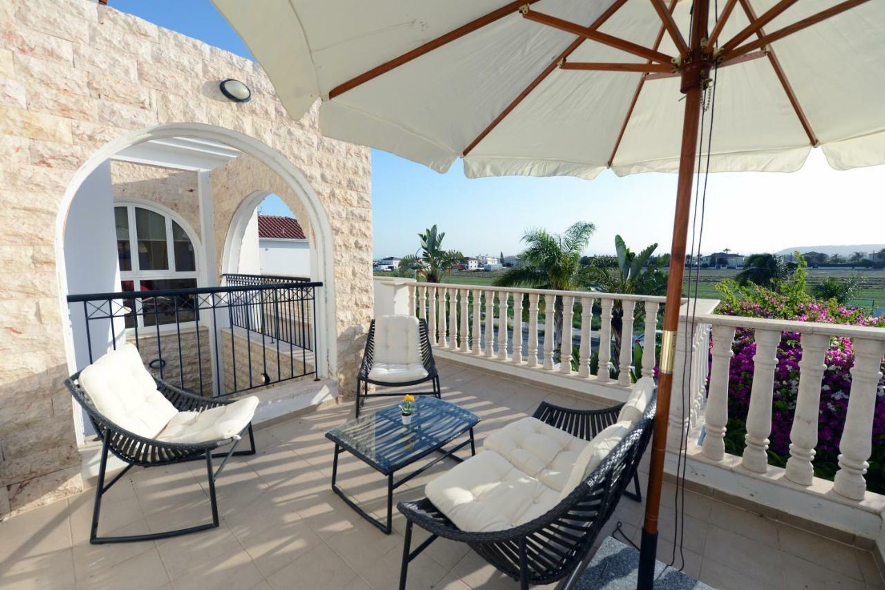 Karythia Villa Pyla Exterior photo