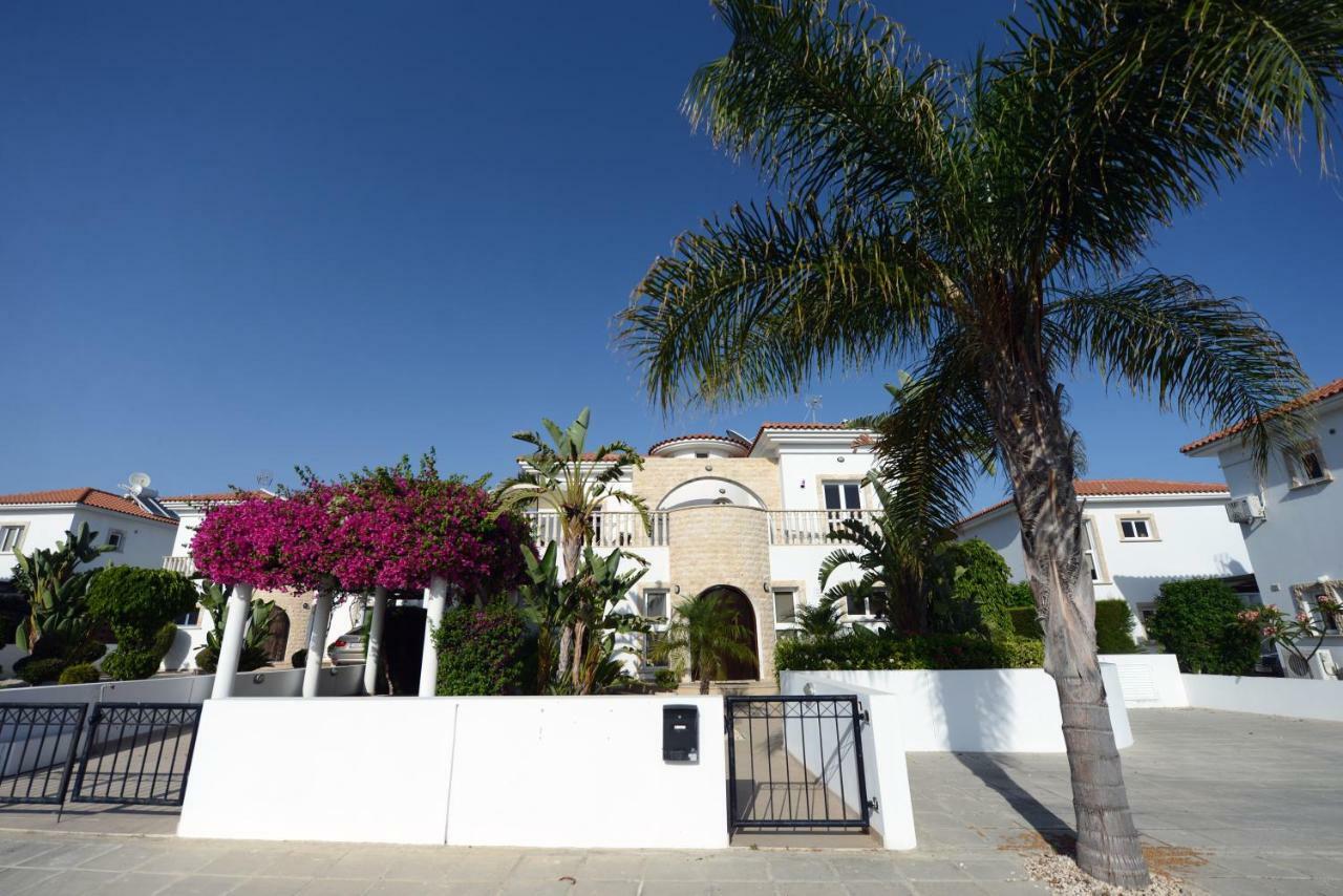 Karythia Villa Pyla Exterior photo
