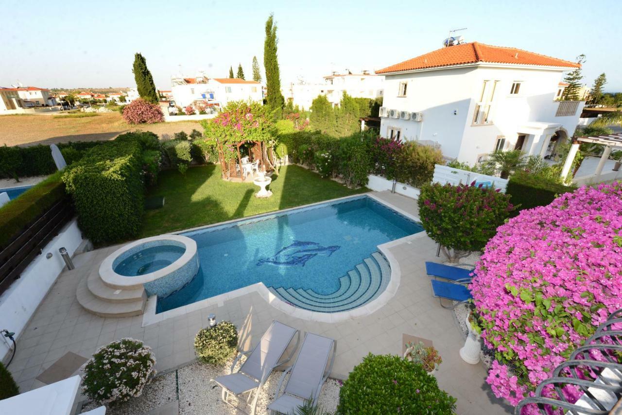 Karythia Villa Pyla Exterior photo