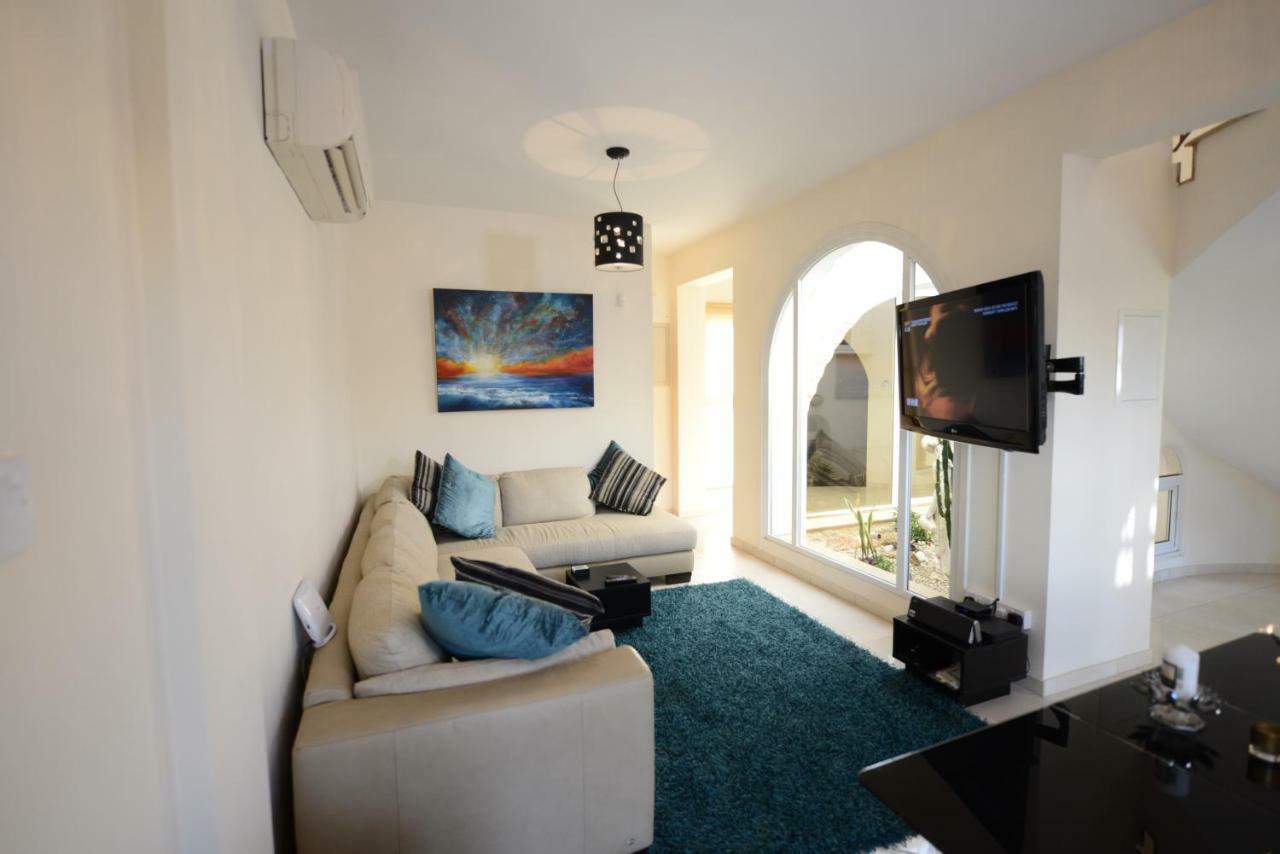 Karythia Villa Pyla Exterior photo