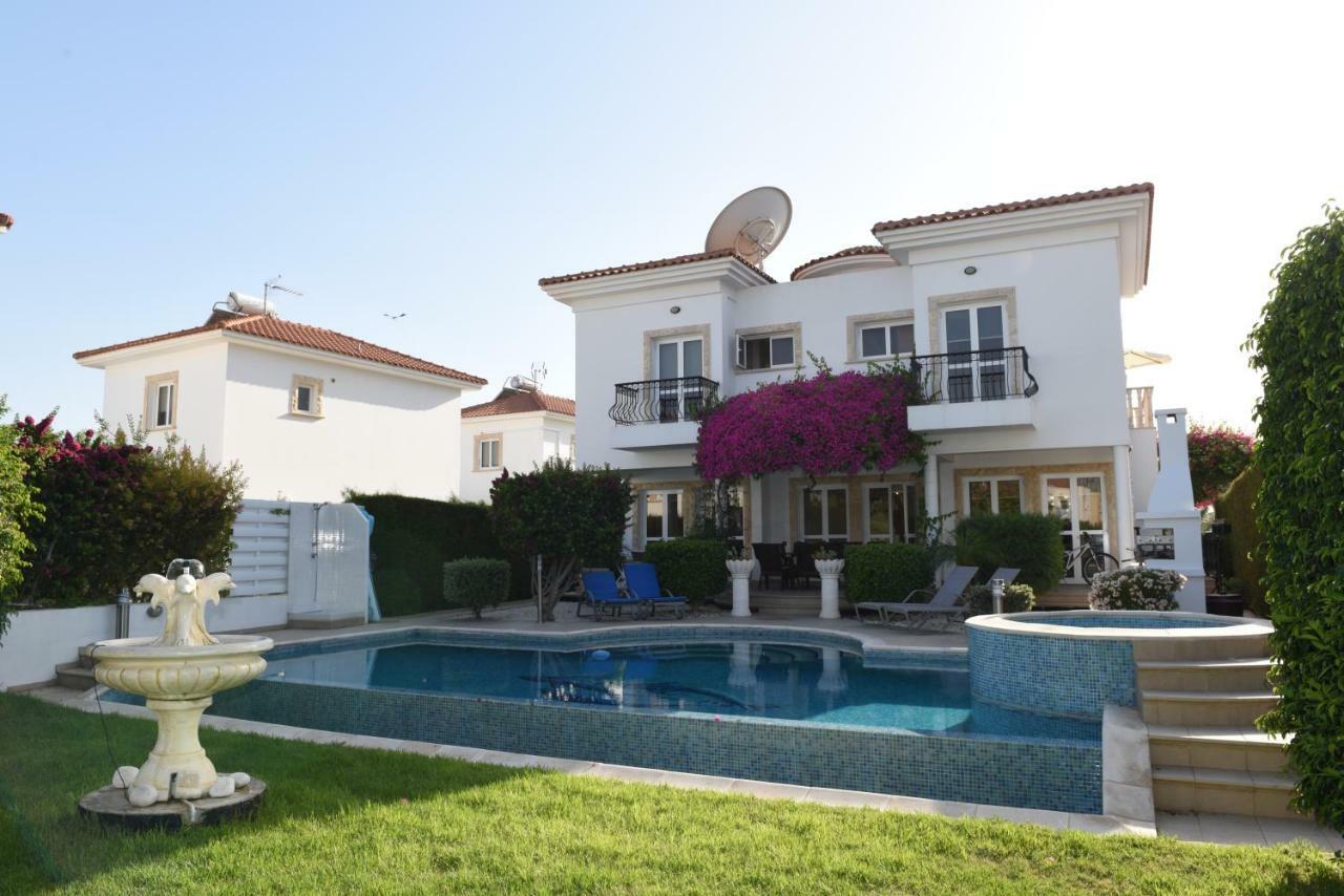 Karythia Villa Pyla Exterior photo