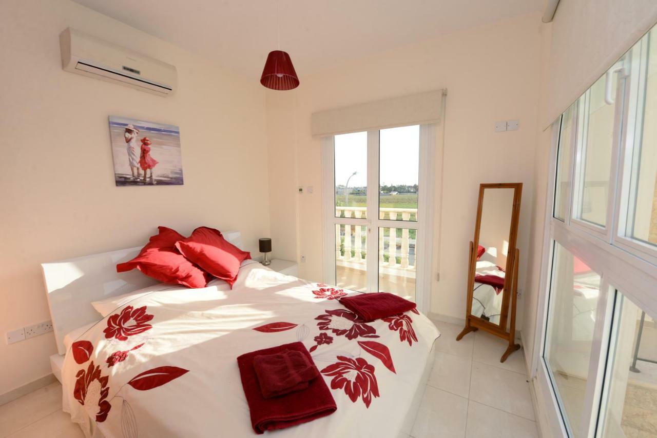 Karythia Villa Pyla Exterior photo