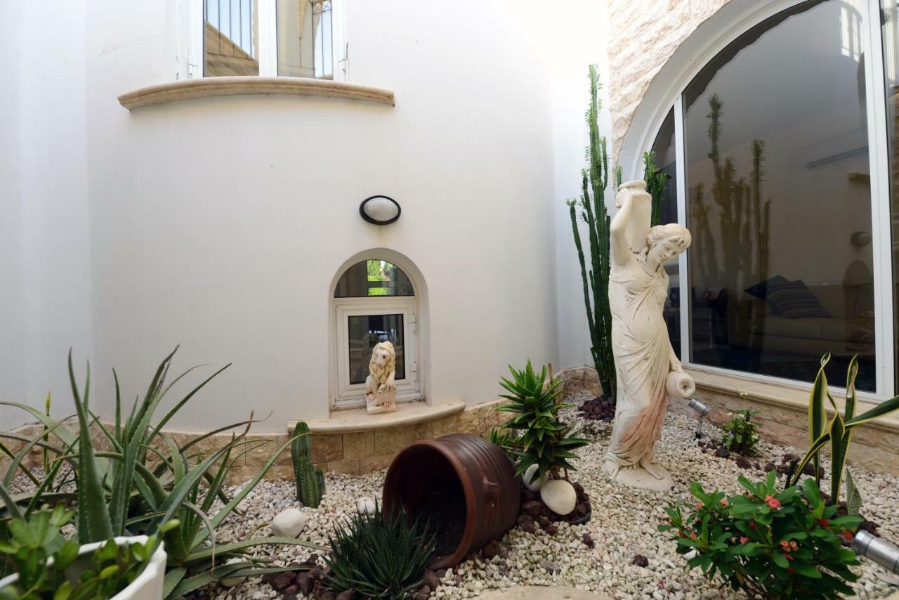 Karythia Villa Pyla Exterior photo