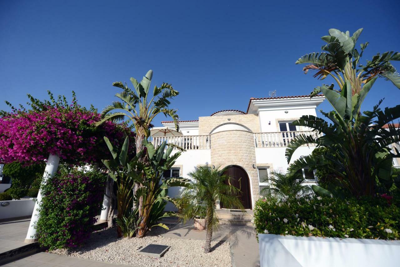 Karythia Villa Pyla Exterior photo