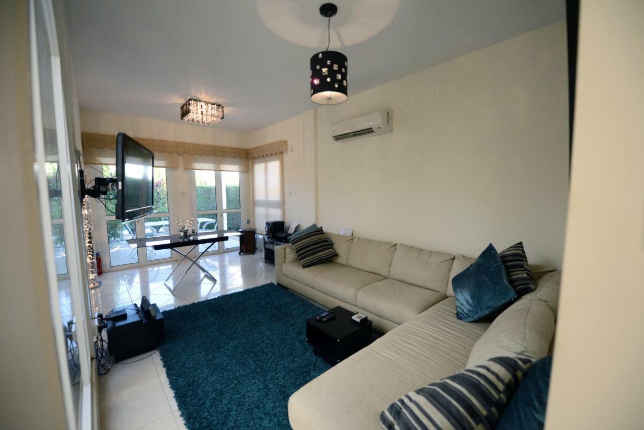 Karythia Villa Pyla Exterior photo